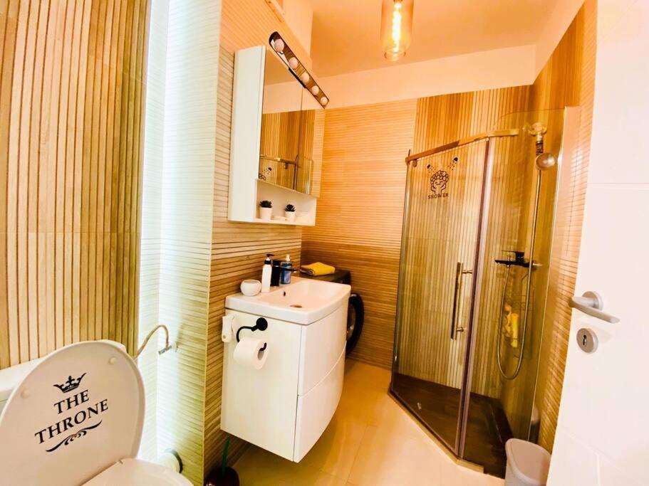 Blue Plaza Studio Apartment Bukares Bagian luar foto