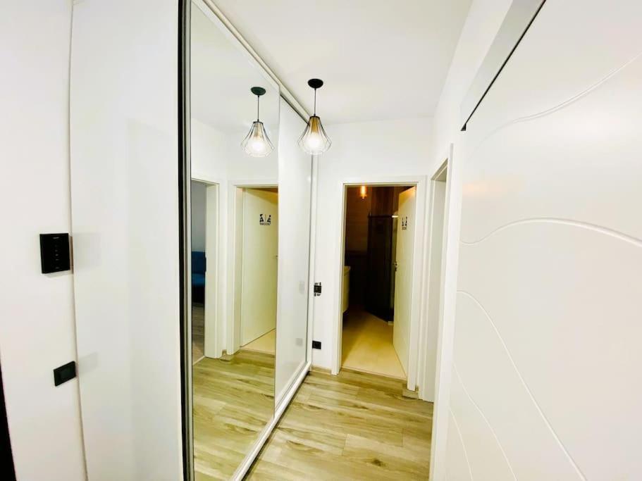 Blue Plaza Studio Apartment Bukares Bagian luar foto