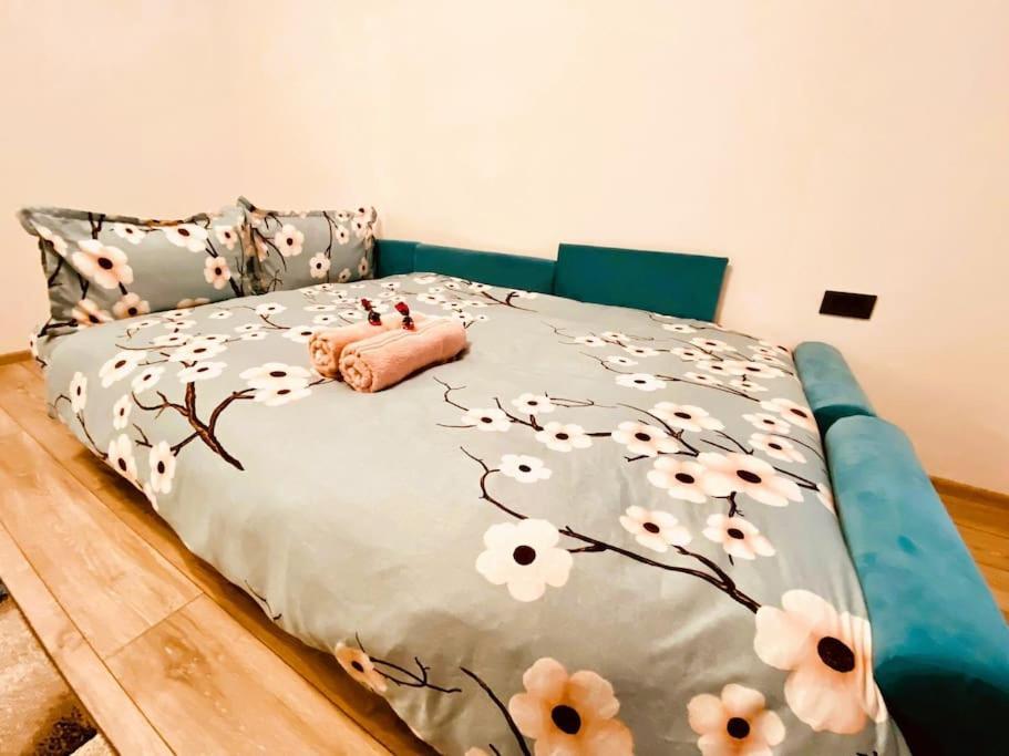 Blue Plaza Studio Apartment Bukares Bagian luar foto